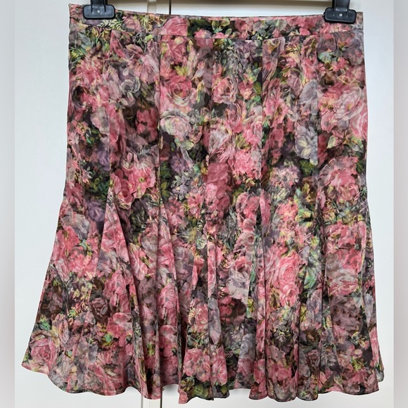 💎🌷ESCADA🌷SKIRT 🌷💎 🌷HOST PICK 🌷💎 - Picture 2 of 16